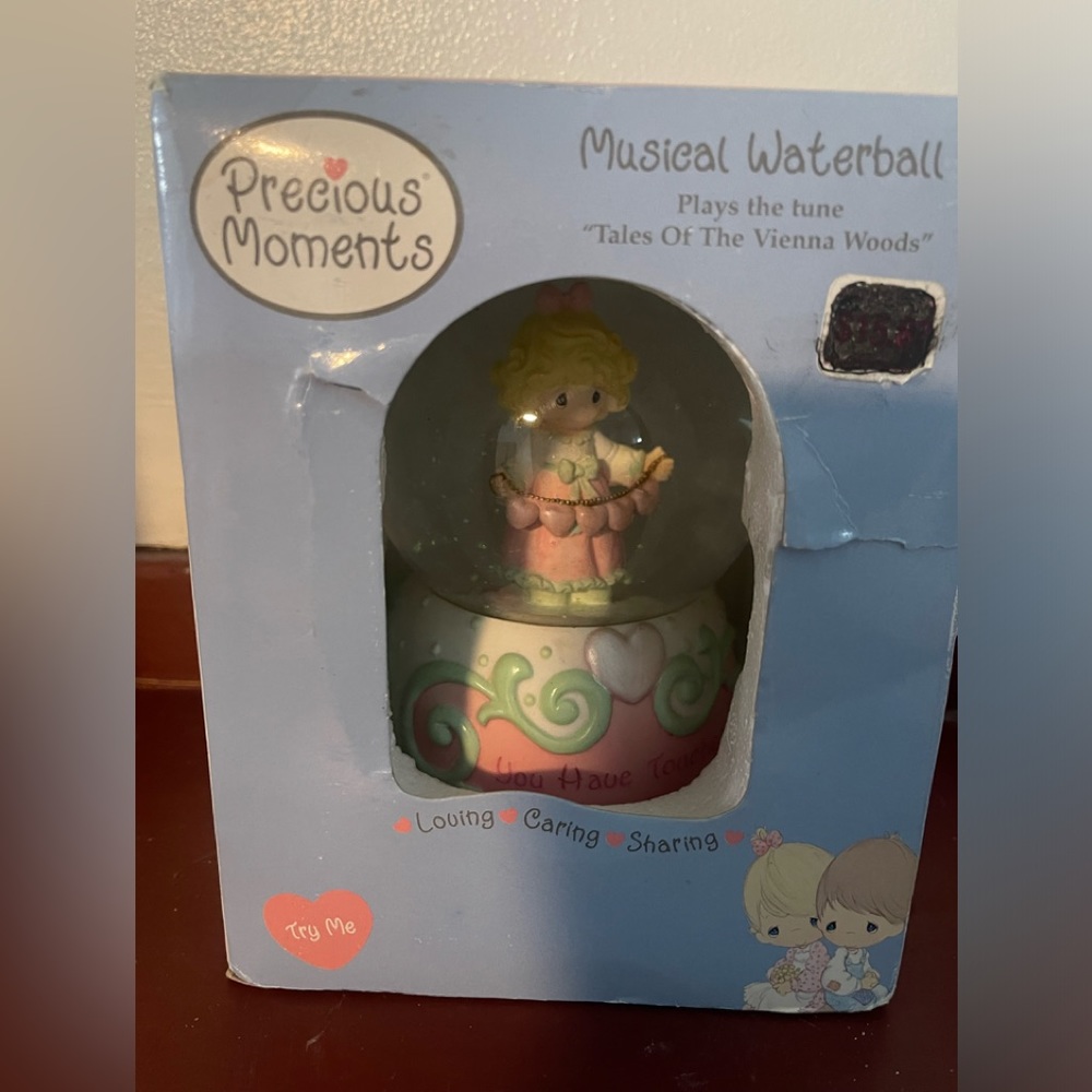 Vintage Precious Moments Musical Waterball “Tales Of The Vienna Woods”